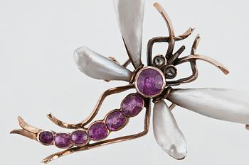 A DRAGONFLY BROOCH.