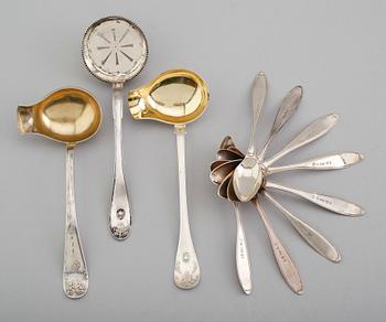 SILVERBESTICK, 11 delar, silver, svenska stämplar, 1800-/1900-tal. Vikt ca 252 gram.