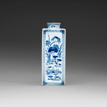 530. A blue and white square flask, Qing dynasty, Kangxi (1662-1722).