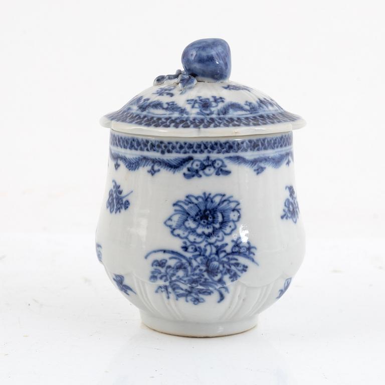 A set of six Chinese blue and white custard cups with covers, Qing dynasty, Qianlong (1736-95).