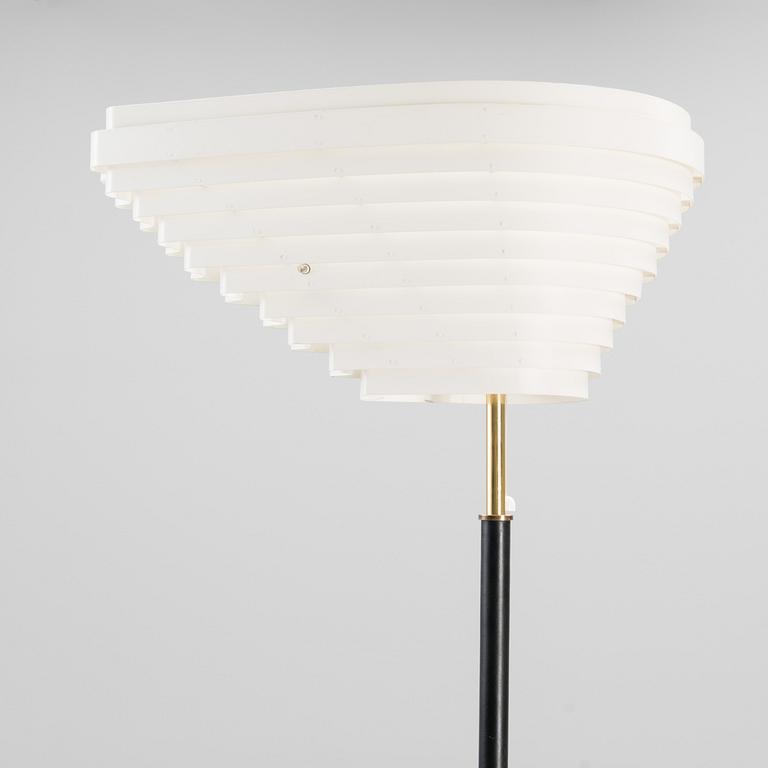 ALVAR AALTO, GOLVLAMPA, A 805 "Änglavinge". Tillverkad av Valaistustyö. Formgiven 1954.