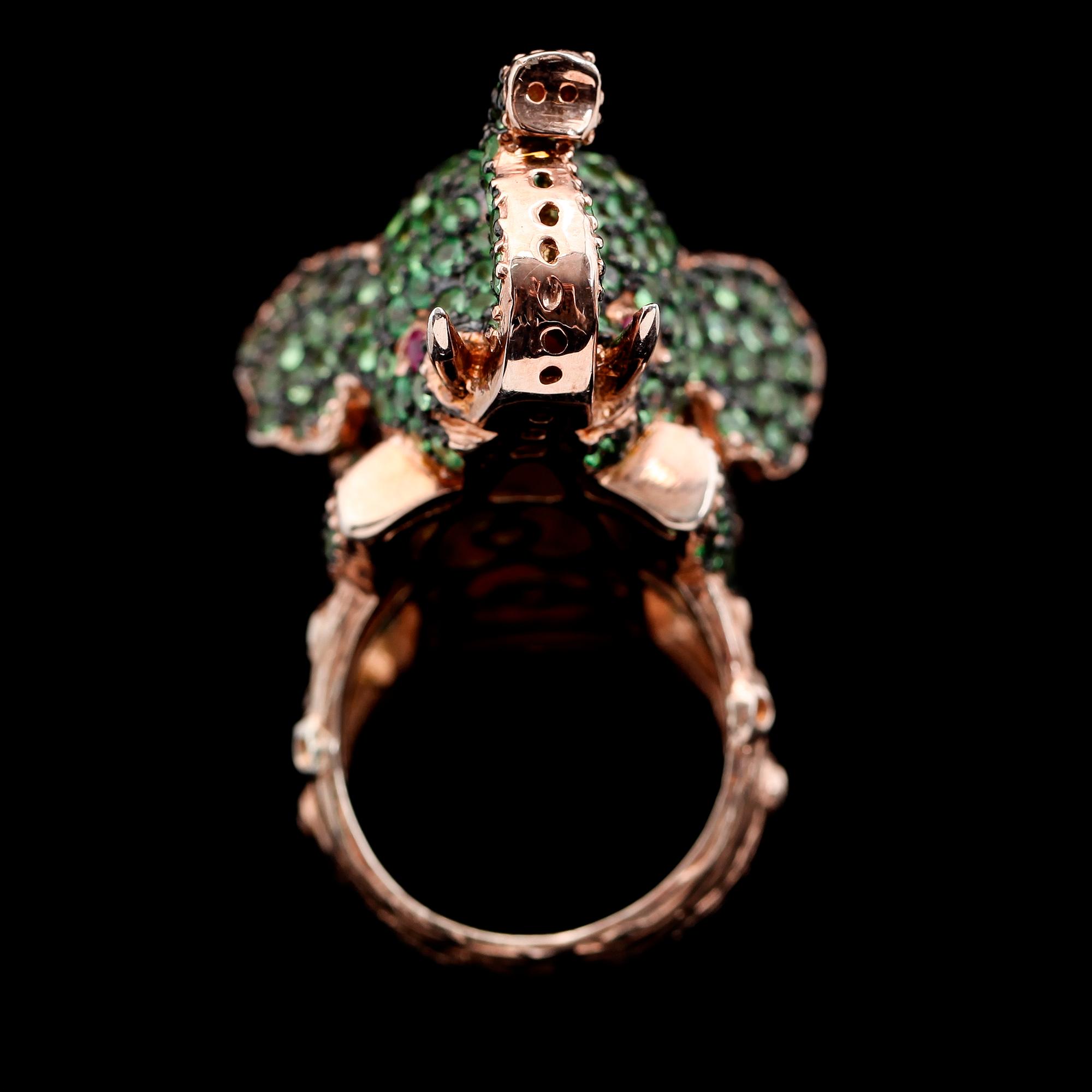 RING, silver förgyllt i 18K roséguld, tsavoriter, rubiner och safirer.