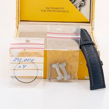 BREITLING, Navitimer, chronograph, wristwatch, 38 mm.