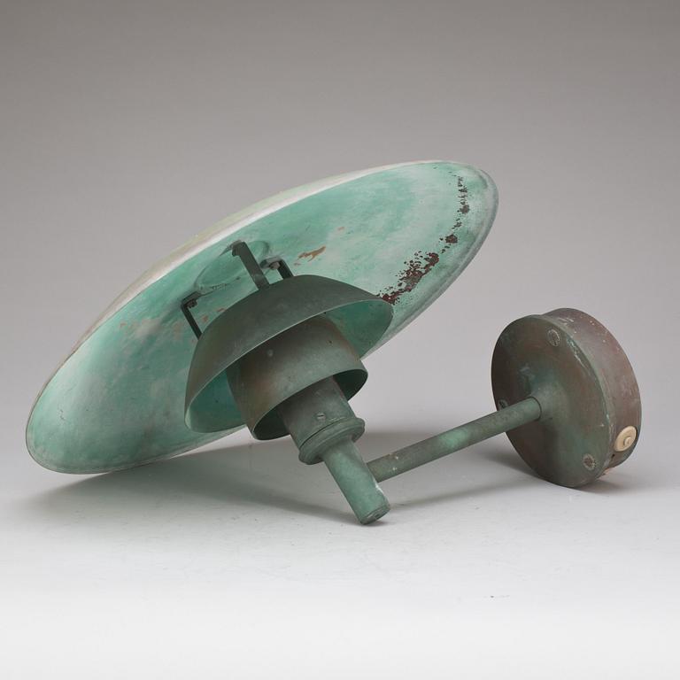 VÄGGLAMPA, för utomhusbruk, "PH", Poul Henningsen för Louis Poulsen, Danmark.