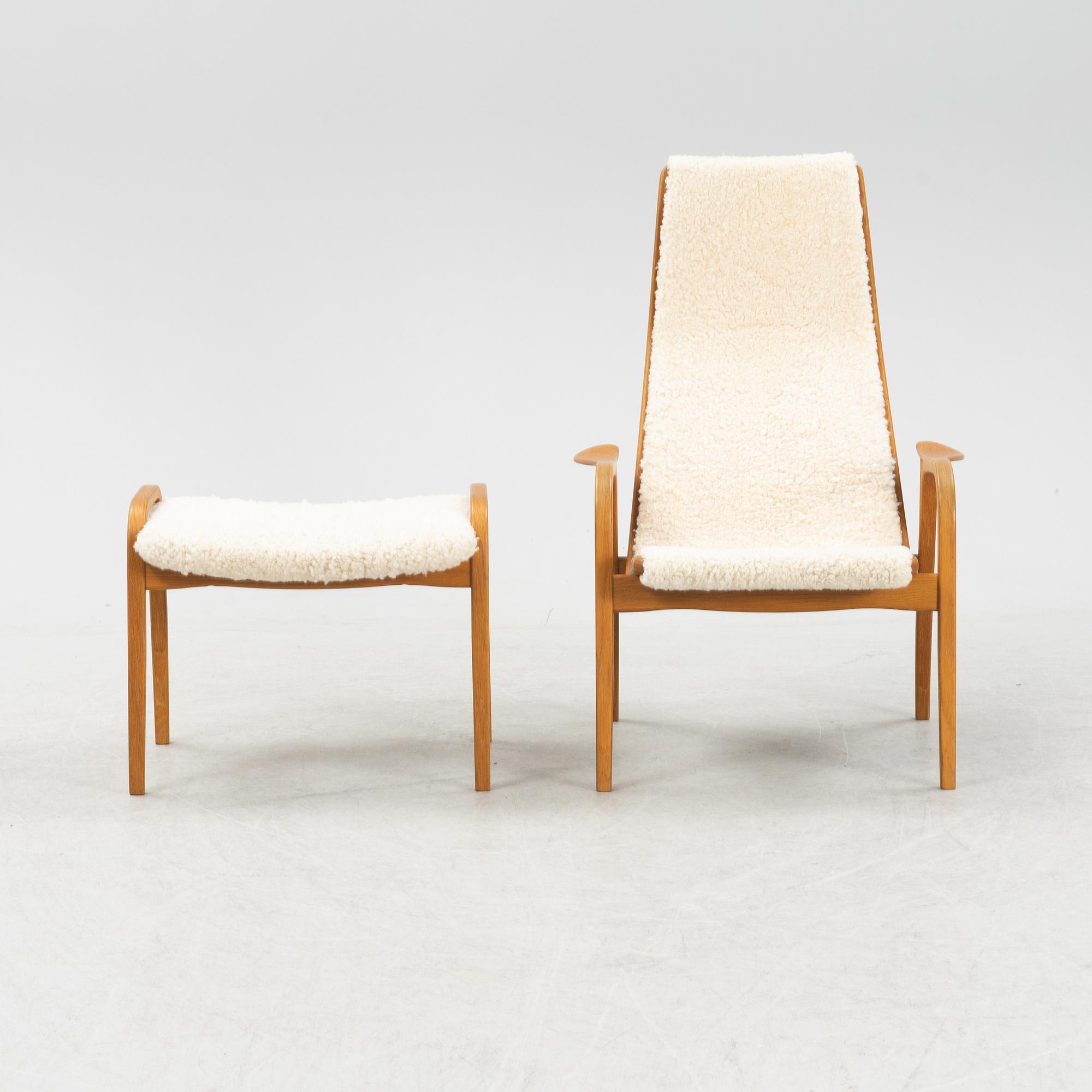 Yngve Ekström, fåtölj med fotpall, "Lamino", Swedese, 2002.