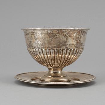 PARTI SILVER, 5 delar, silver, bland annat ett par manschettknappar i sterlingsilver, 1900-tal. Vikt ca 525 gram.