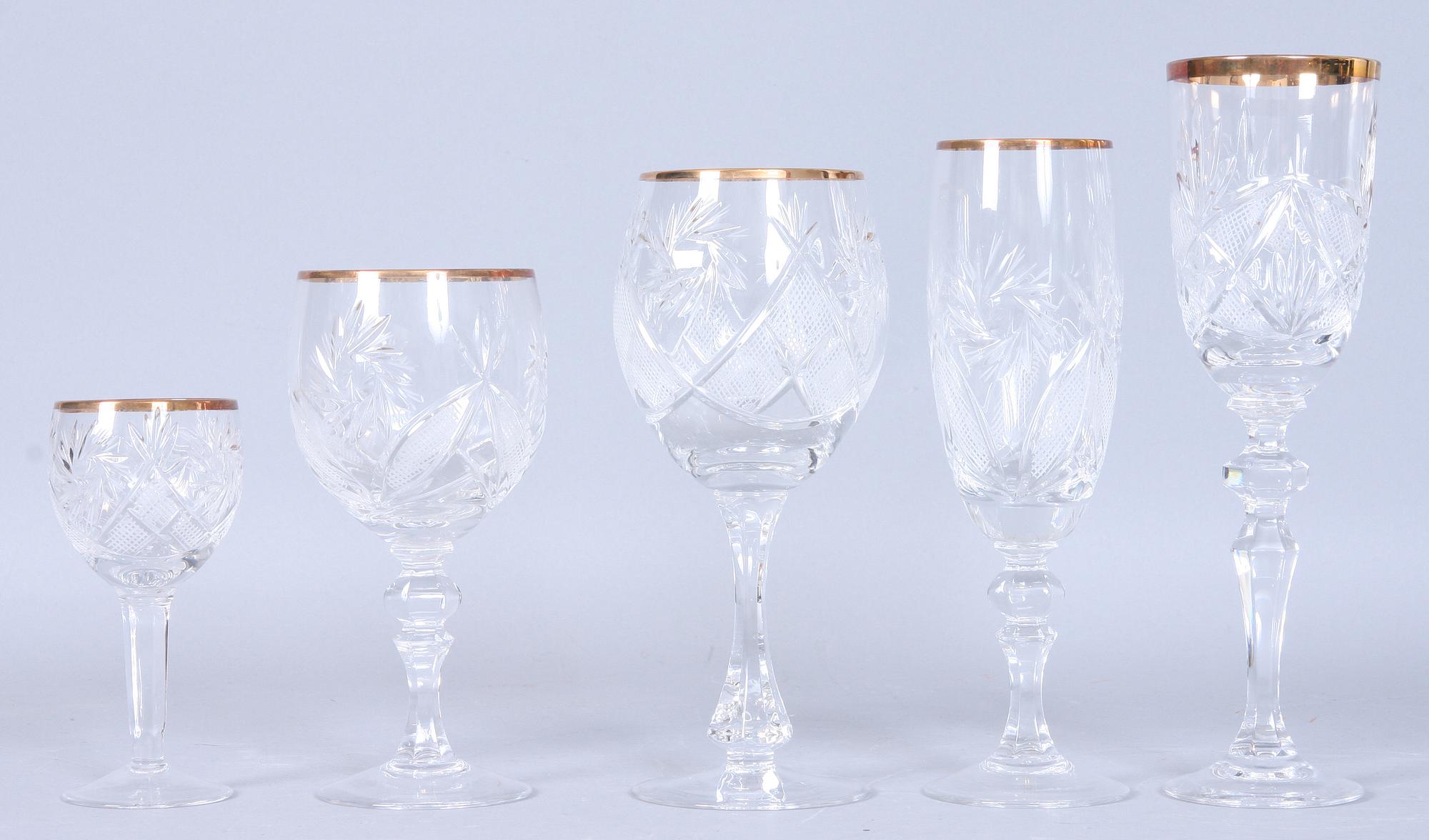 GLASSERVIS, 30 delar, Böhmisk modell, 1900-tal.