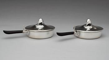 611. A pair of C.F. Carlman silver serving dishes, Stockholm 1936-37.