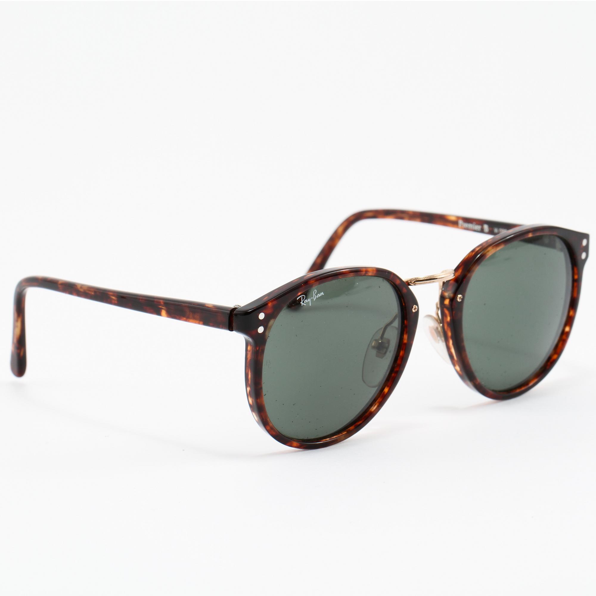 SOLGLASÖGON, 2 st, "Gatsby Dlx Style 1" samt "Premier B", Ray Ban, 1900-talets fjärde kvartal.