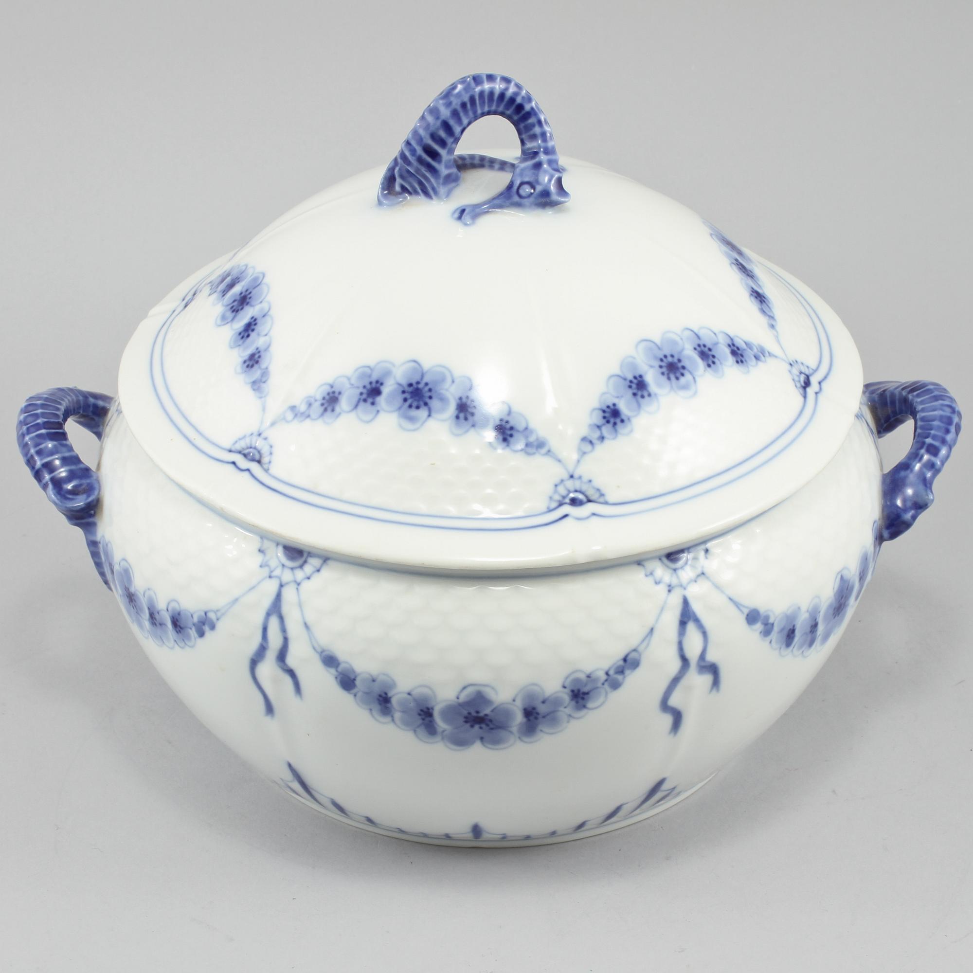 TERRIN, porslin, "Empire", Bing & Gröndahl, omkring 1900-talets mitt.