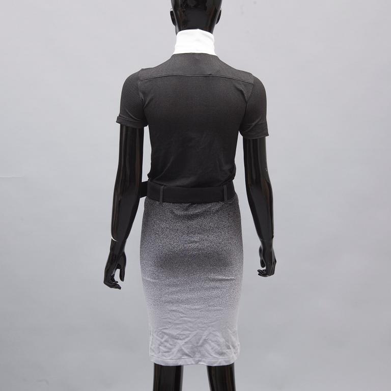 KLÄNNINGAR, 2 st, samt DRÄKT, 2 delar, Karl Lagerfeld för Wolford.