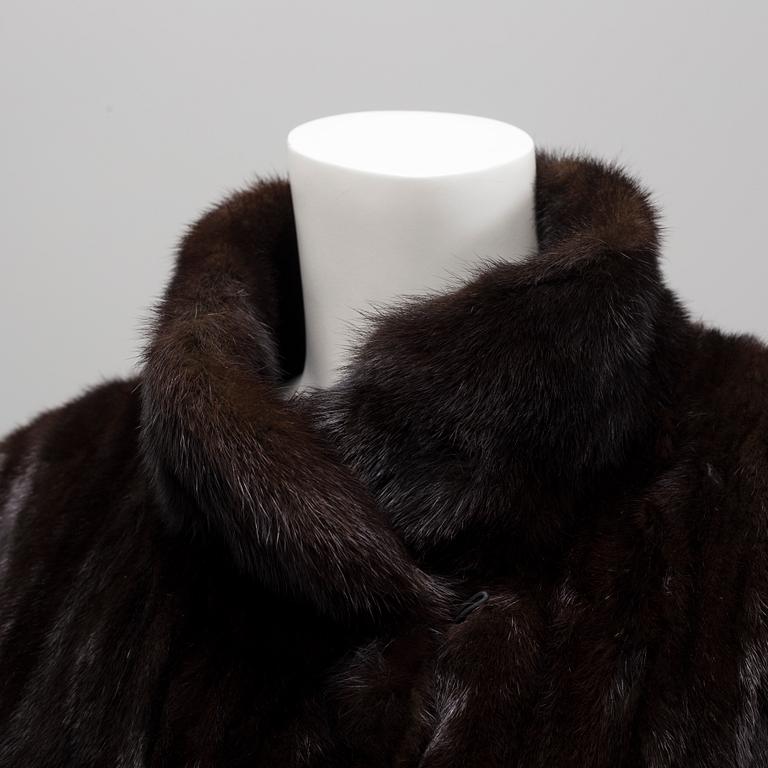 A mink fur coat from Saga Mink, Karl Lindblom, circa size M.