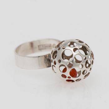 RING, sterlingsilver, Liisa Vitali, N.Westerback, Helsingfors, 1974. Vikt 3,0 g.