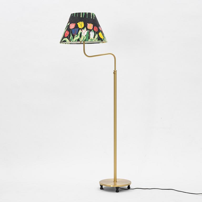 Josef Frank, golvlampa, modell 2568/ "lilla kamelen", Firma Svenskt Tenn, 2012.