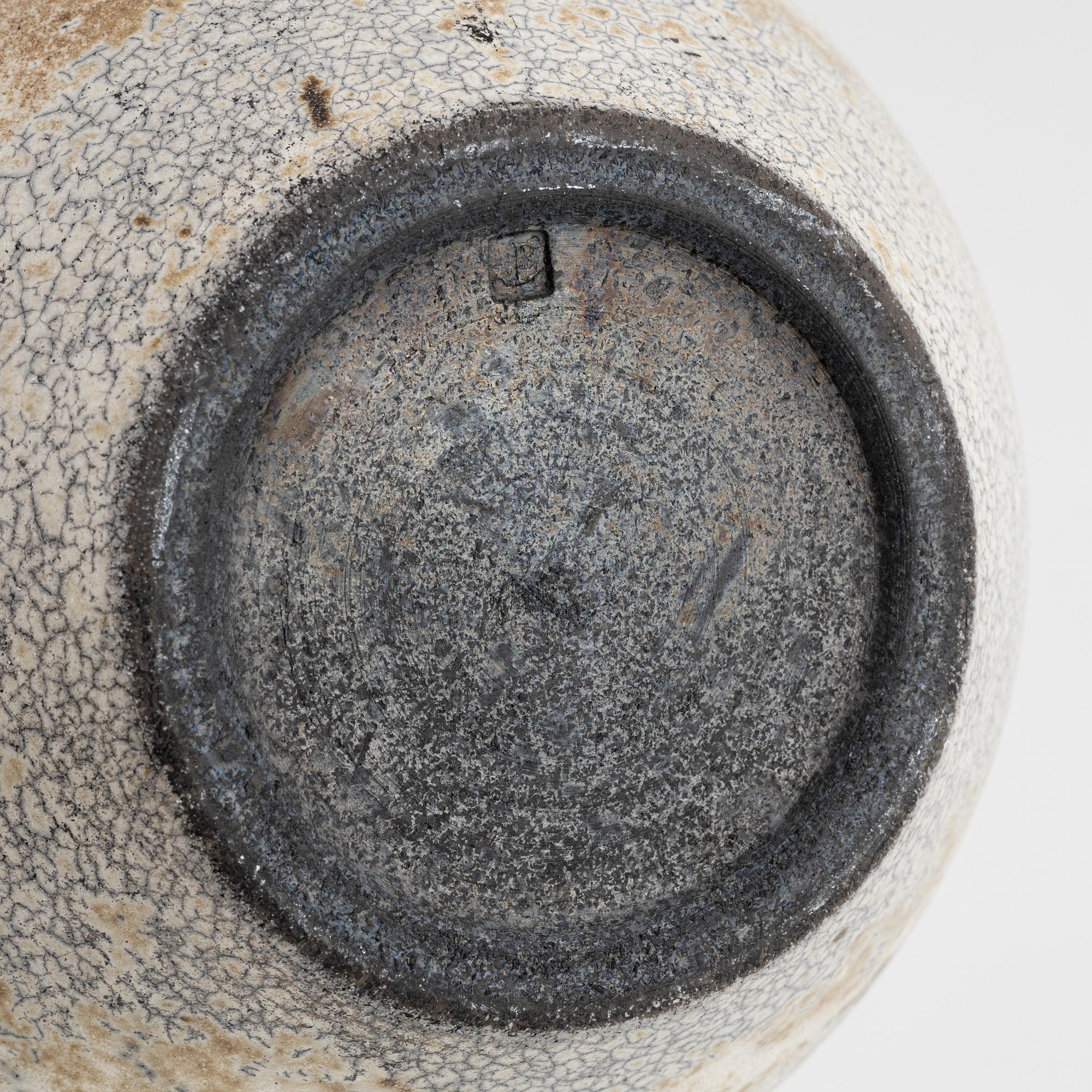 Ytterfoder, signerat, omkring 2000.