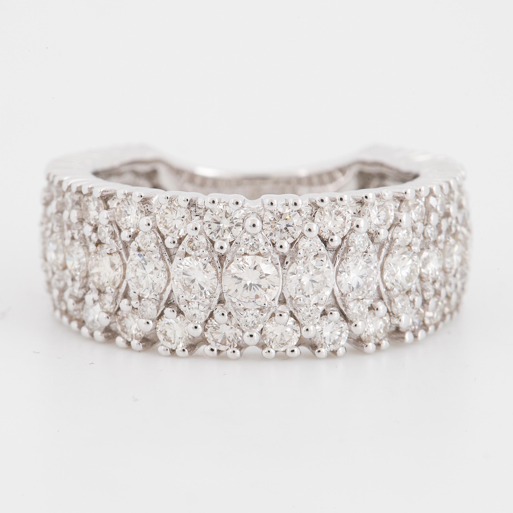 Round brilliant-cut diamond ring.