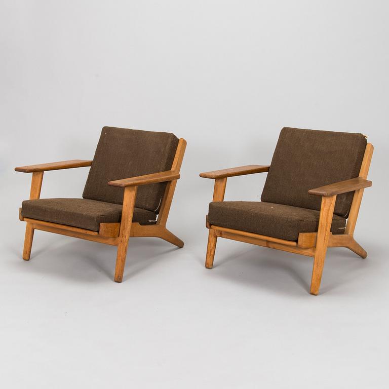 Hans J. Wegner, a pair of 'GE 290' armchairs with ottoman for Getama, Gedsted, Denmark.