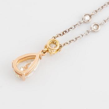 Collier med droppformad diamant och briljantslipade diamanter.