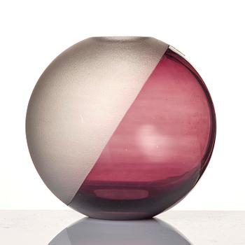 Vicke Lindstrand, a glass vase, Orrefors, Sweden, 1930s.