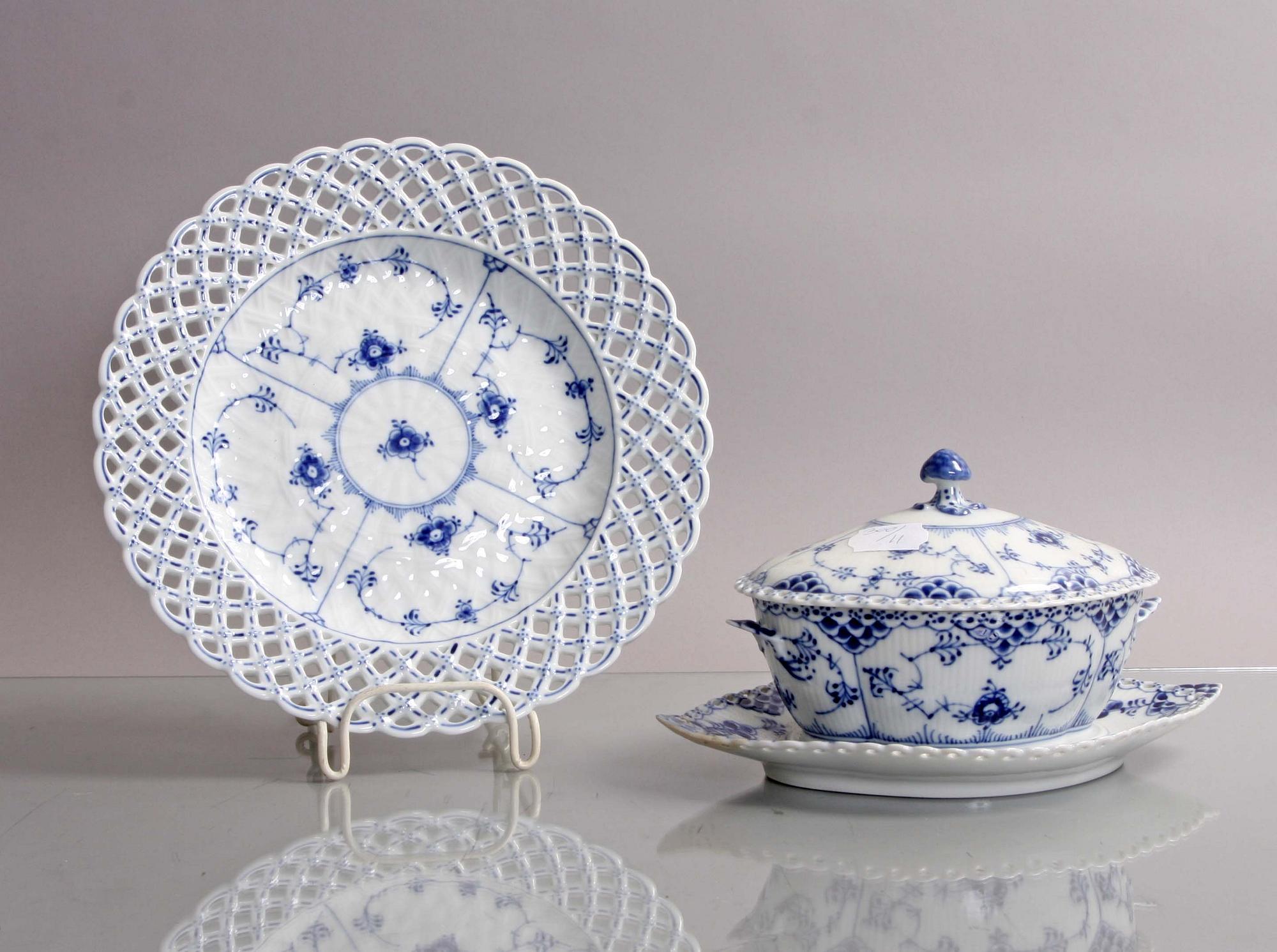 PARTI MUSSELMALET, 17 delar porslin, Royal Copenhagen.