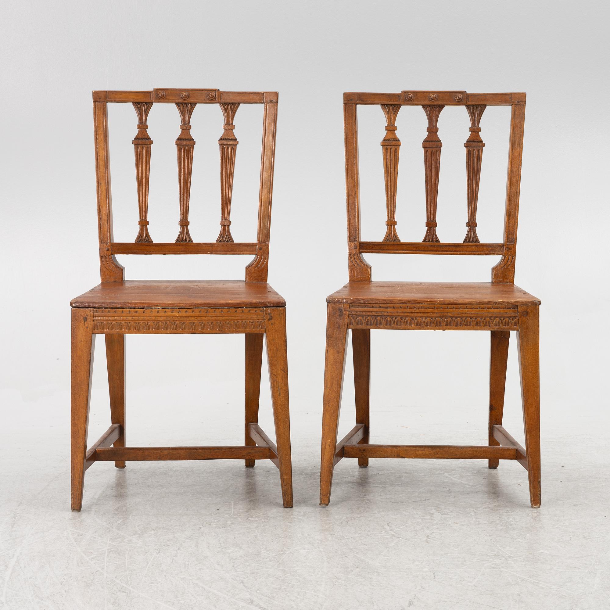 Stolar, ett par, sengustavianska, Medelpad, daterade 1840.