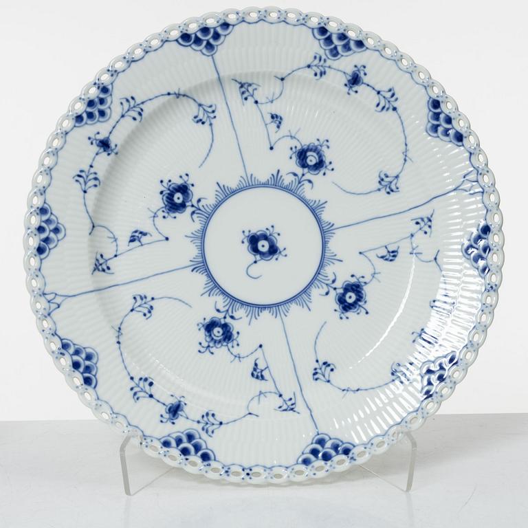 Royal Copenhagen, a set of five porcelain service pieces, 'Musselmalet' / 'Blue Fluted, Denmark.