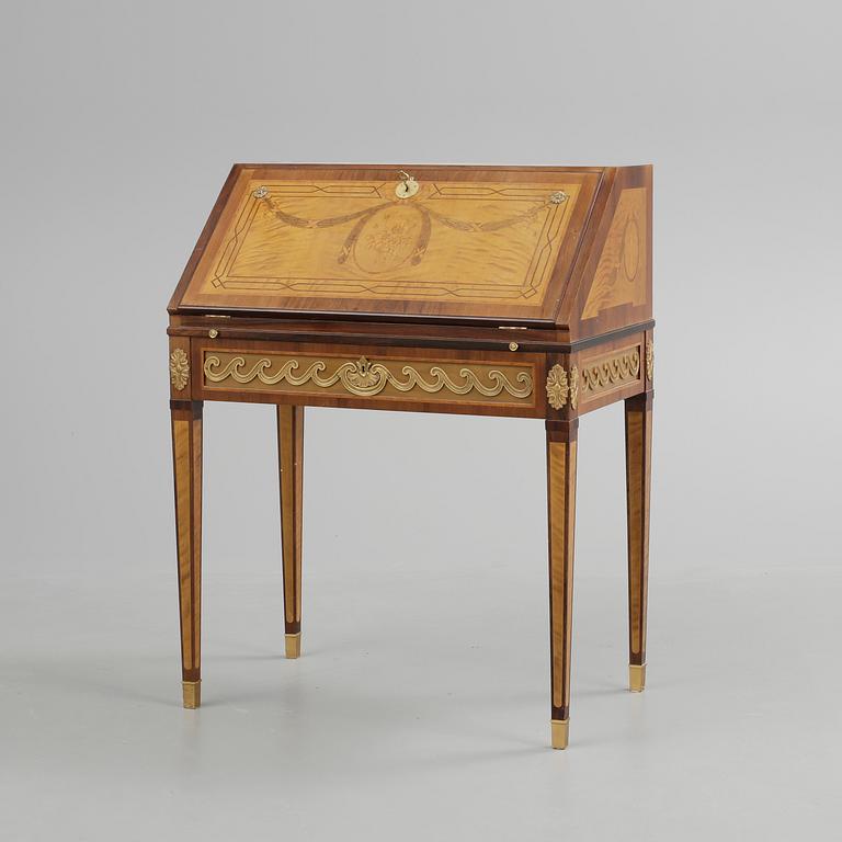 SEKRETÄR, gustaviansk stil, omkring 1900-talets mitt.