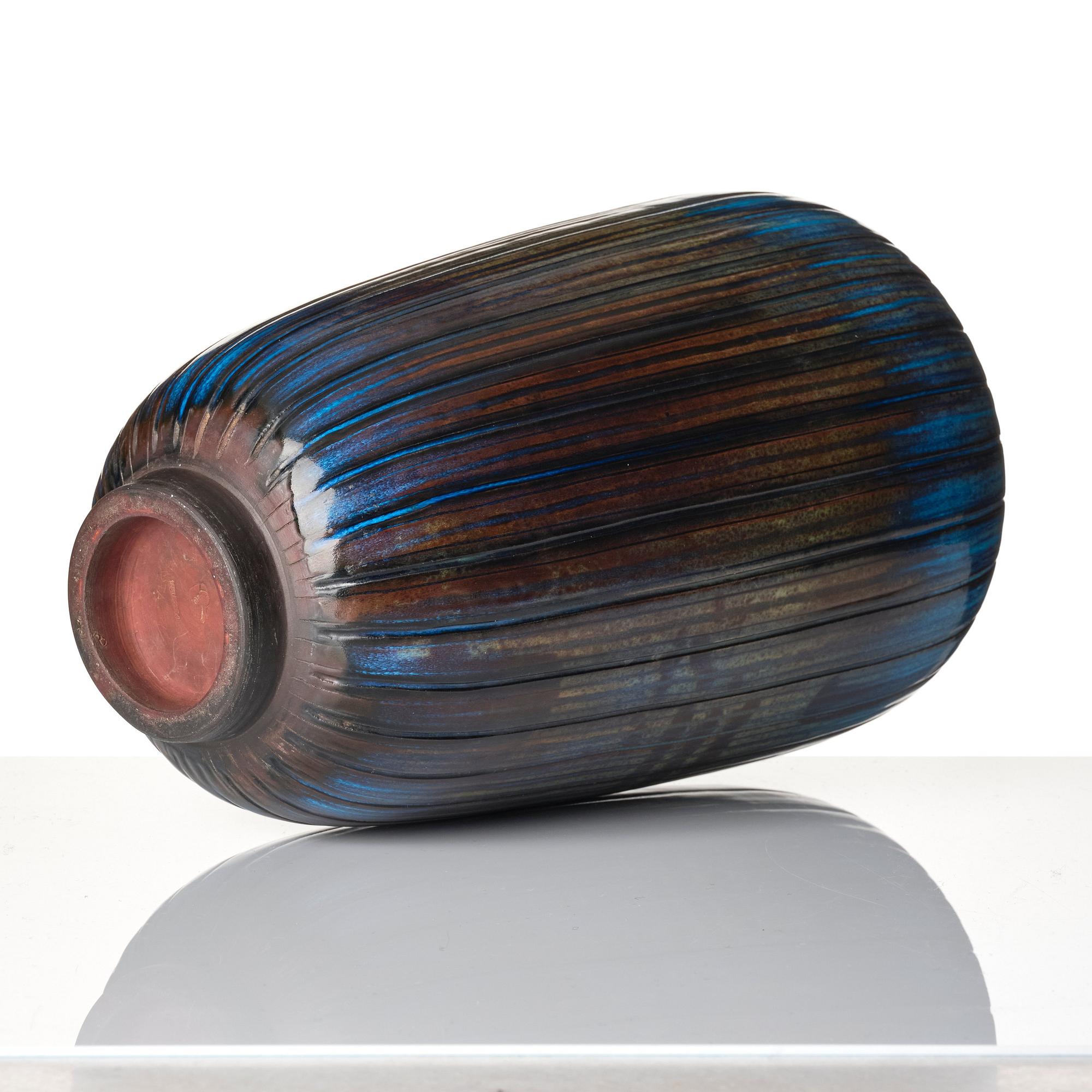 Wilhelm Kåge, a grand "Farsta" stoneware vase, Gustavsberg Studio, Sweden 1950s.
