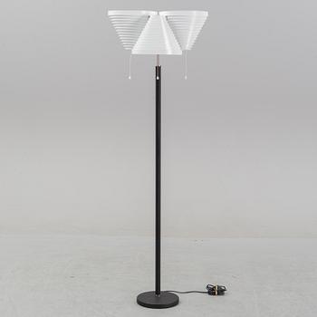 Alvar Aalto, golvlampa, modell A 809, Artek, formgiven 1959.