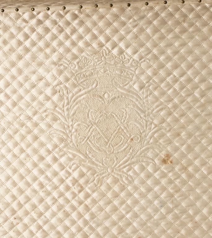 KOFFERT, med drottning Lovisa Ulrikas monogram (svensk drottning 1751-71). 1700-talets mitt.