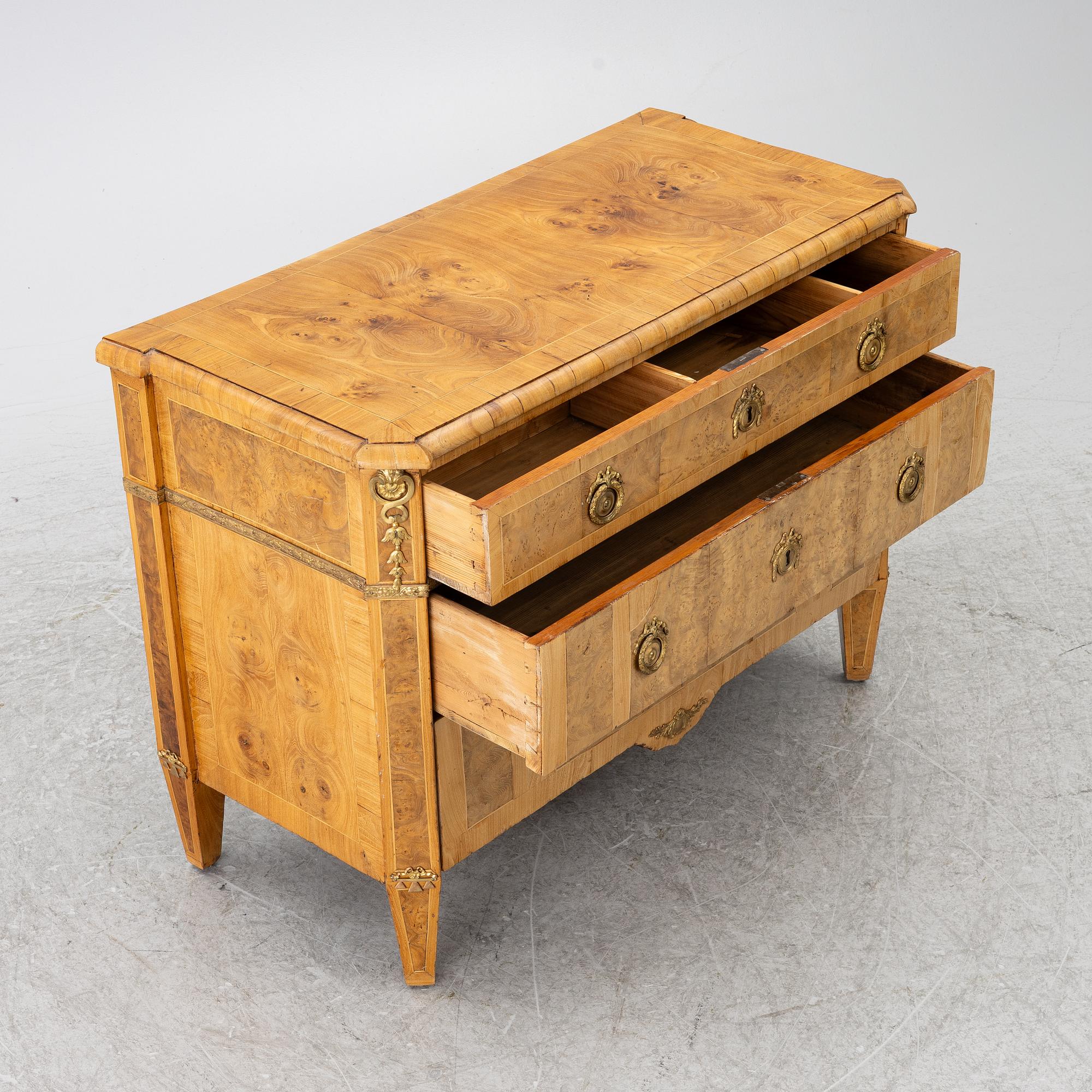 Gustavian chest of drawers, 18th century.