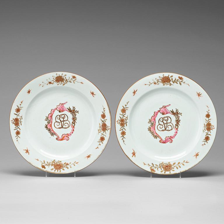 A pair of famille rose export dishes, Qing dynasty, Qianlong (1735-1796).