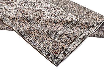 A carpet, Kashan, ca 353 x 243 cm.