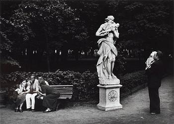 268. Georg Oddner, "Samtal i parken, Leningrad, USSR, 1955".