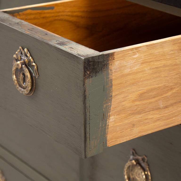 A gustavian style chest of drawers, first part of the 20th Century.