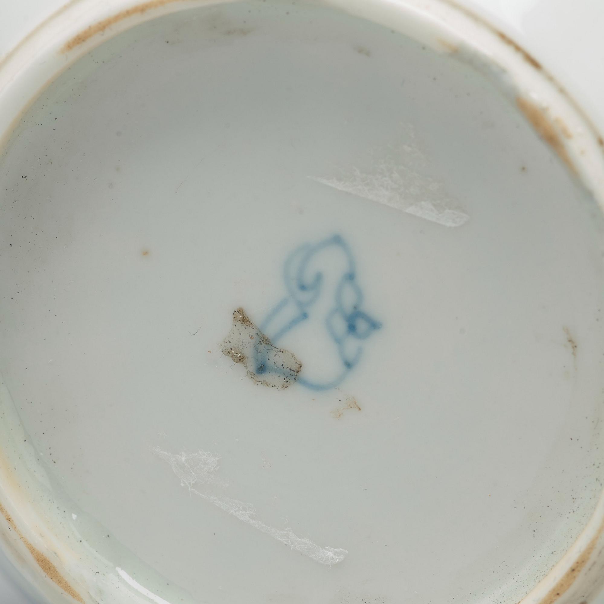 TEKRUKA, porslin. Qingdynastin, Kangxi (1662-1722).
