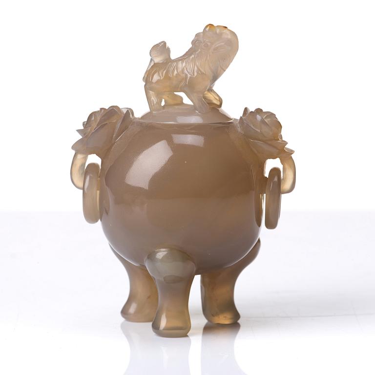 Two agathe cups and a censer with cover, Qing dynasty.