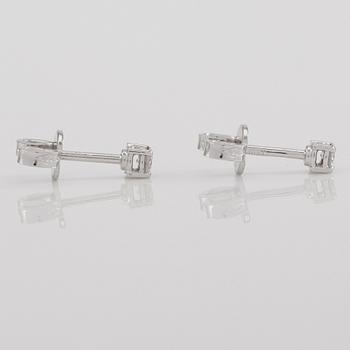 ÖRHÄNGEN, 1 par, 18K vitguld och diamanter tot ca 0.12 ct.