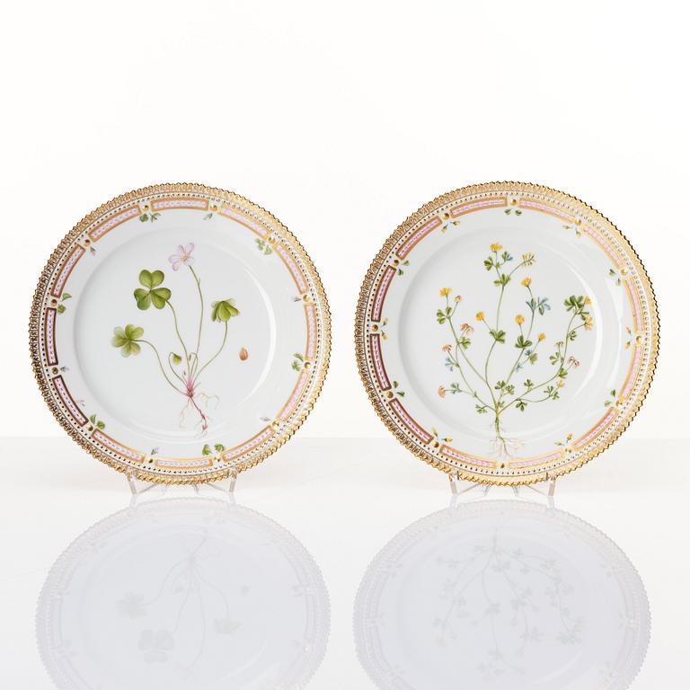 A set of 12 Royal Copenhagen 'Flora Danica' dishes, Denmark, 20th Century.