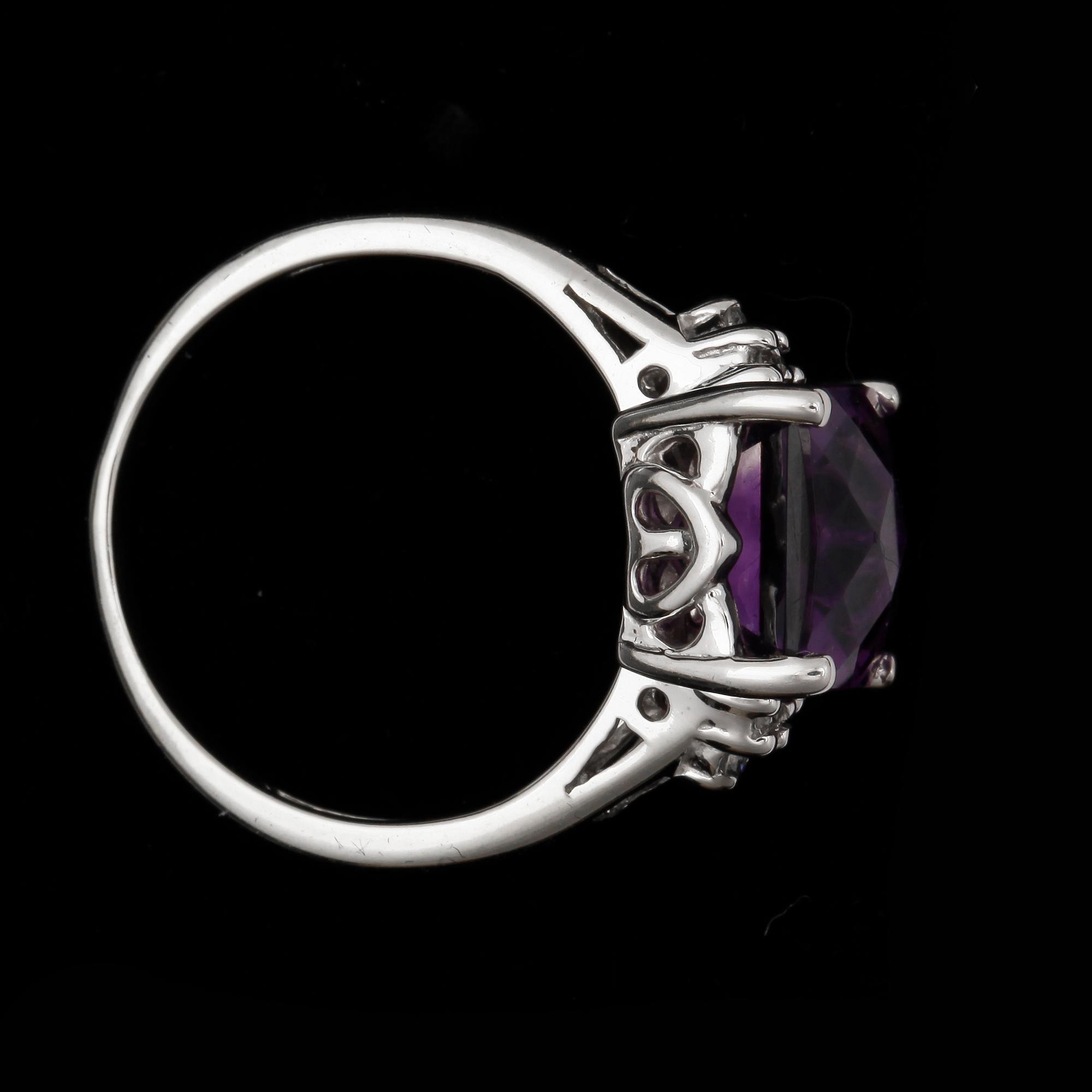 RING, 14k vitguld med ametist ca9x9mm och diamanter. tot ca0,10ct. 2000-tal. Vikt 3,7g.