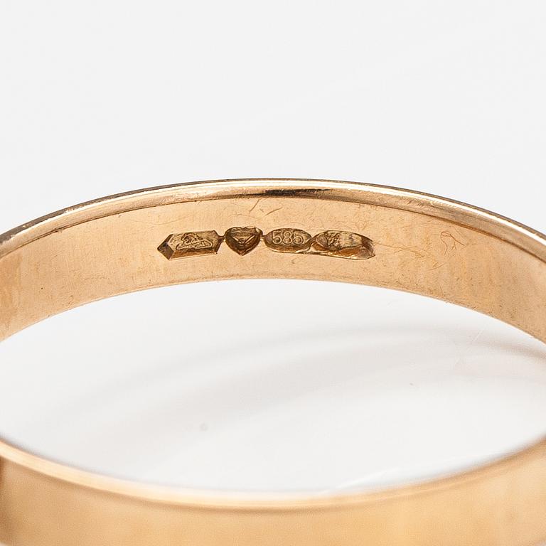 Liisa Vitali, A 14K gold ring "Leppäkerttu". Kultakeskus, Hämeenlinna 1975.