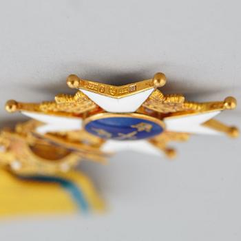 Order of the Sword, Sweden, Knight's cross, gold and enamel. In case. CF Carlman Stockholm 1964.