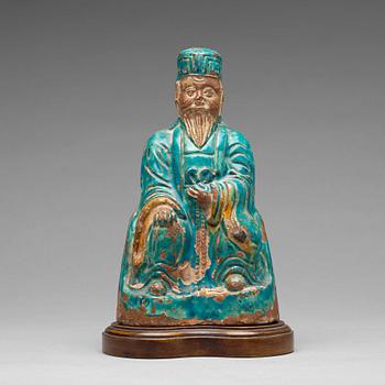 A turqoise glazed figure of a deity, Ming dynasty, 17th century.