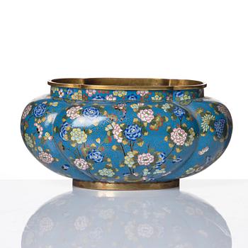 A lobed cloisonné flower pot, Qing dynasty, 19th century.