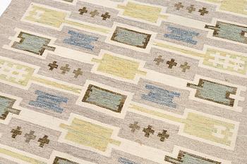 A, flat weave rug, signed JLH (Jönköping County Handicrafts), approx. 242 x 172 cm.