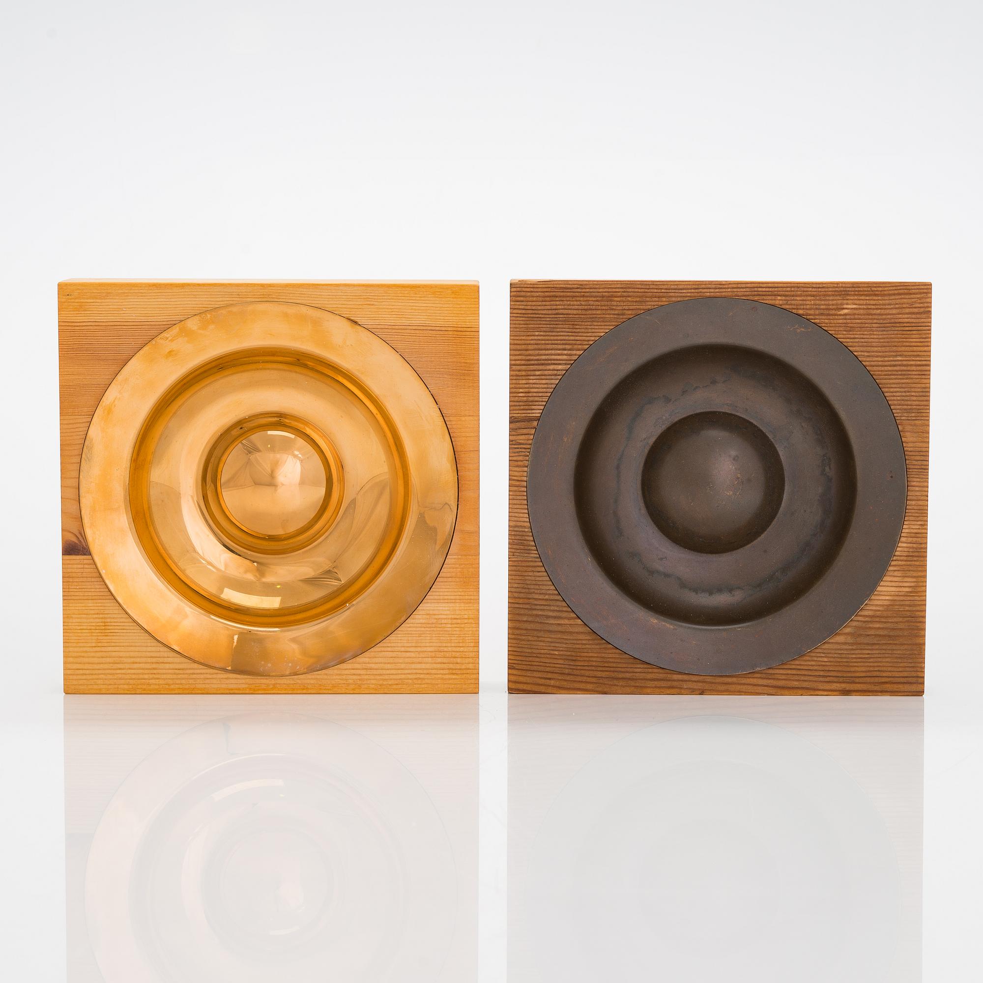 Tapio Wirkkala, two 1970s 'TW 488' ashtrays manufactured by Kultakeskus Hämeenlinna.