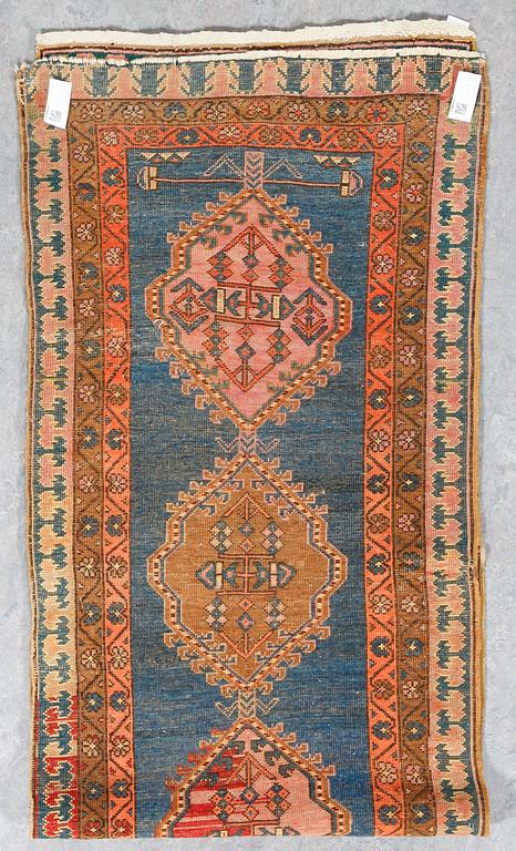 MATTA, semiantik/old Kaukas, 311x86 cm.
