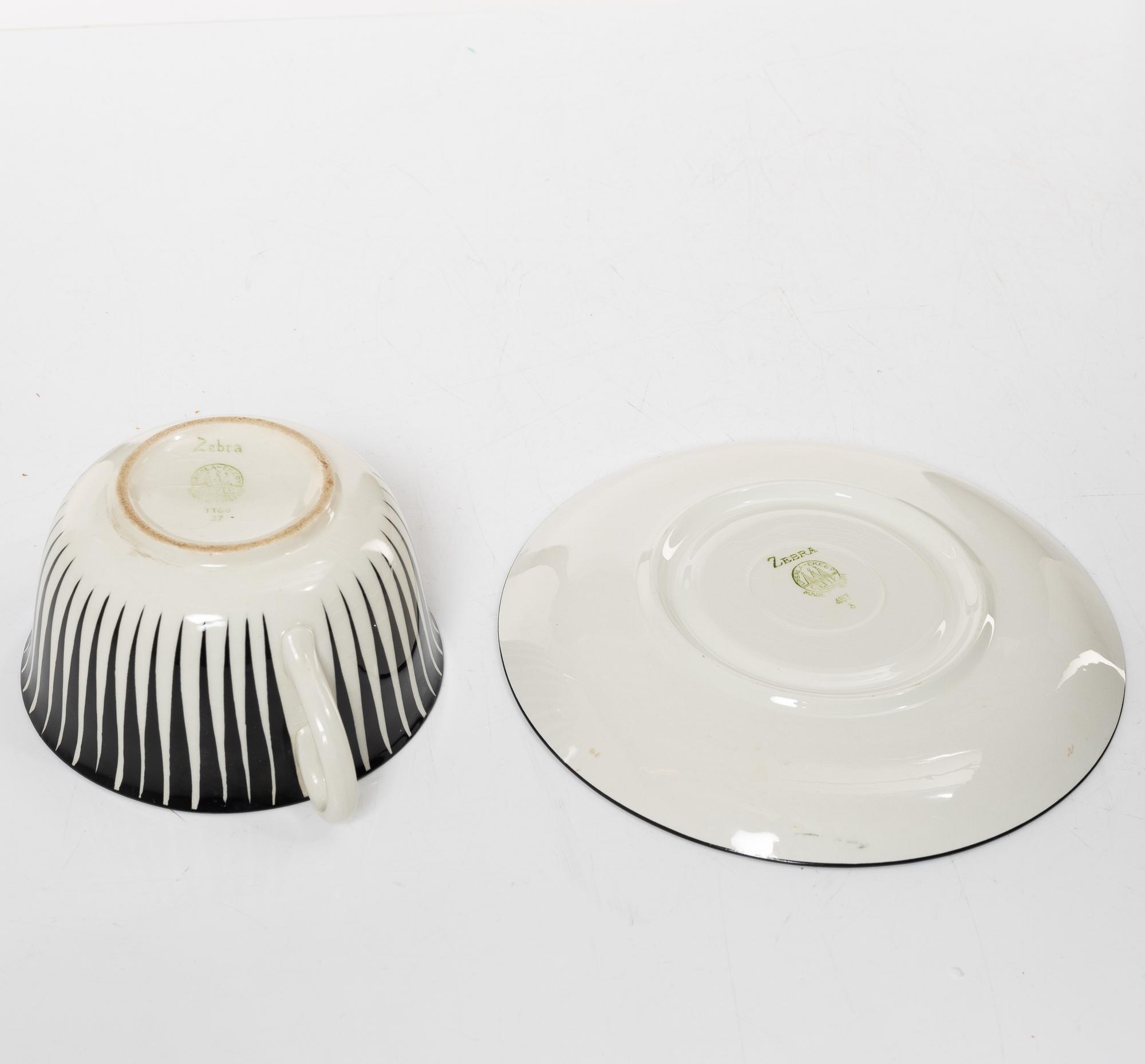 Eugen Trost, stor tekopp med fat, "Zebra", Upsala-Ekeby Gefle.