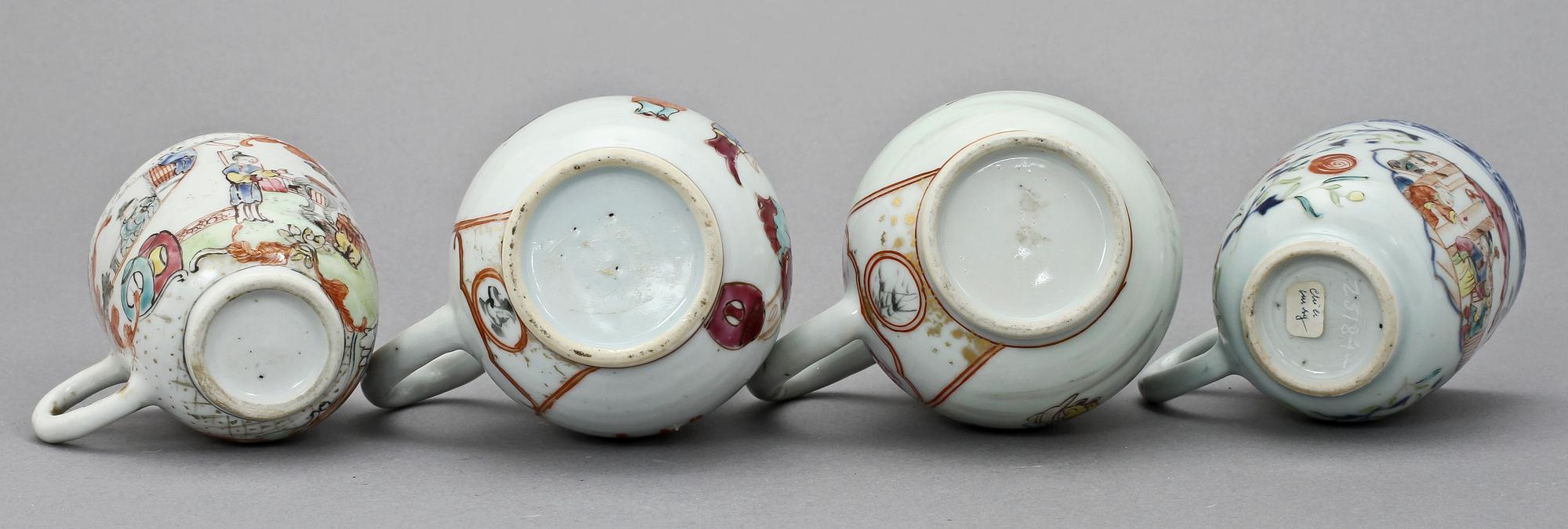 KANNOR, 2 st, samt KOPPAR, 2 st, porslin, Kina, 1700/1800-tal.