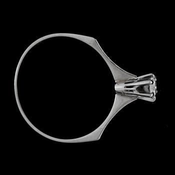 RING, 18k vitguld med briljantslipade diamant, enligt gravyr 0,175 ct. Vikt ca 1,9 gram.